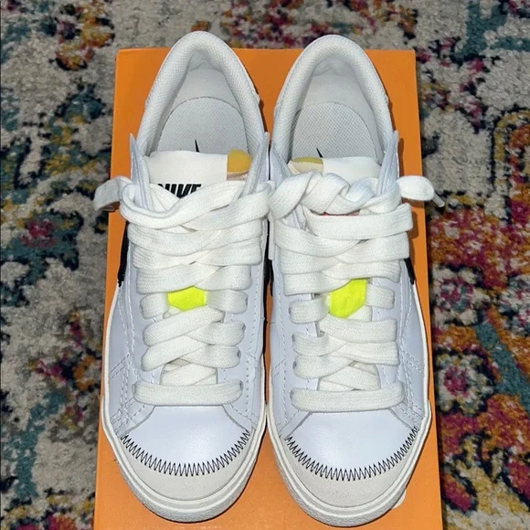 Nike Blazer Low ‘77 White and Black Sneakers Size 9 - Picture 5 of 6